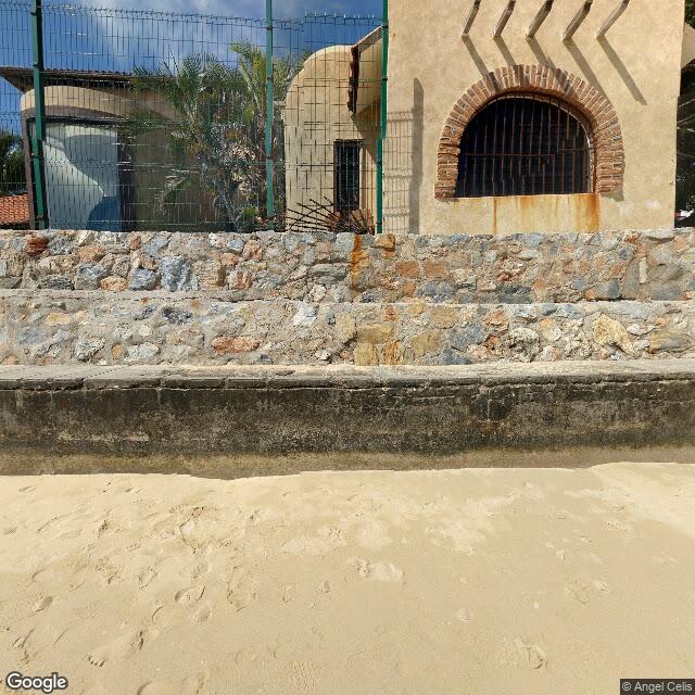 Santa Cruz Huatulco, the shore beside the Capilla de Santa Cruz — Angel Celis, Google Street View, November 2018 ((c) Google)