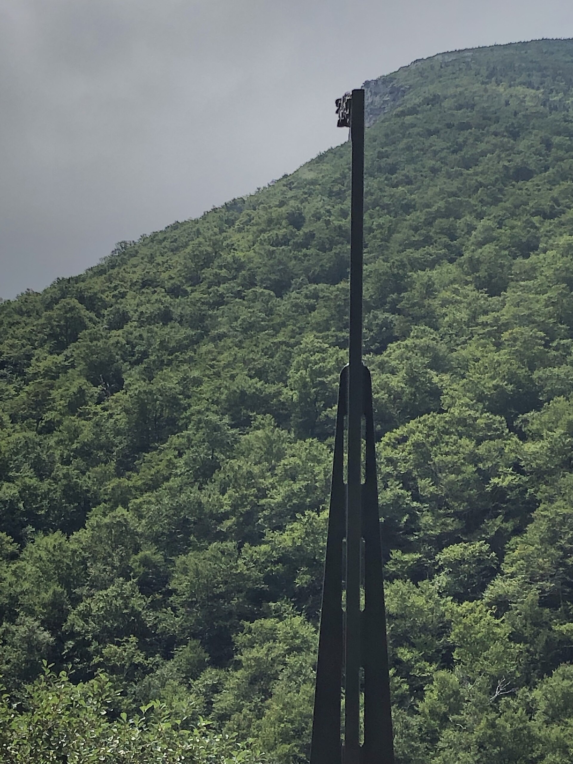 One of the steel profilers, aimed at the empty cliff. Photo: Dmoore5556, CC BY-SA 4.0, via Wikimedia Commons.